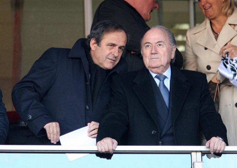 Nakon ovih žestokih reakcija ima li Blatter obraza ostati?