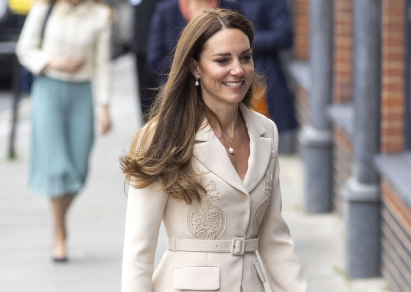 Ona ne zna za greške: Elegantnoj kombinaciji Kate Middleton teško je pronaći manu