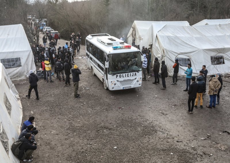 Policija ilegalne migrante iz Velike Kladuše premjestila u kamp 'Lipa'
