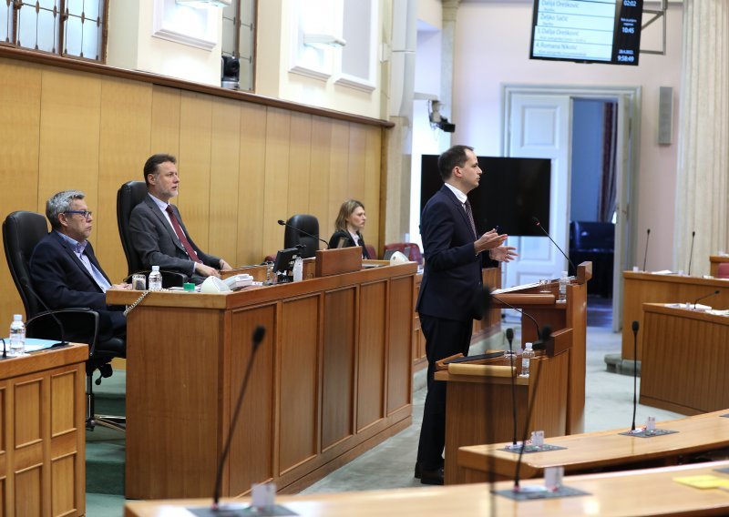 Žestoka rasprava u Saboru kulminirala Zekanovićem traženjem broja glavne državne odvjetnice