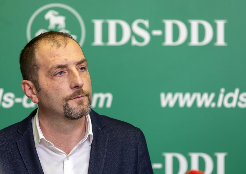 Paus: IDS neće podržati nove članove Vlade