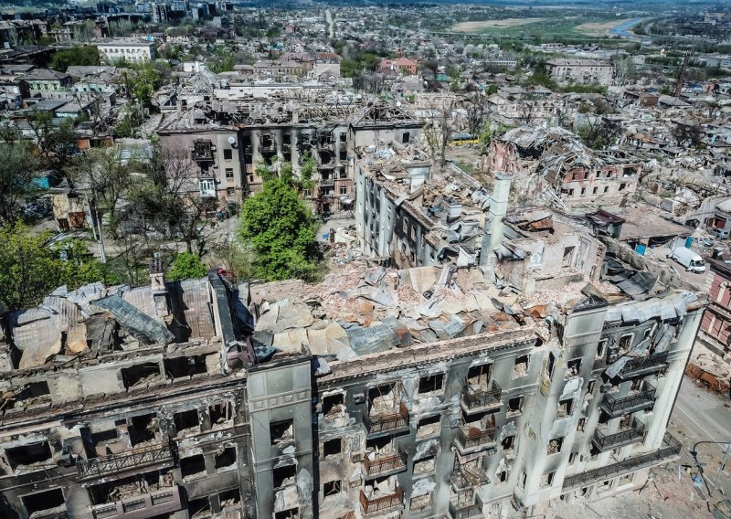 Papa: Rat u Ukrajini je makabrična regresija čovječanstva, Mariupolj je barbarski bombardiran