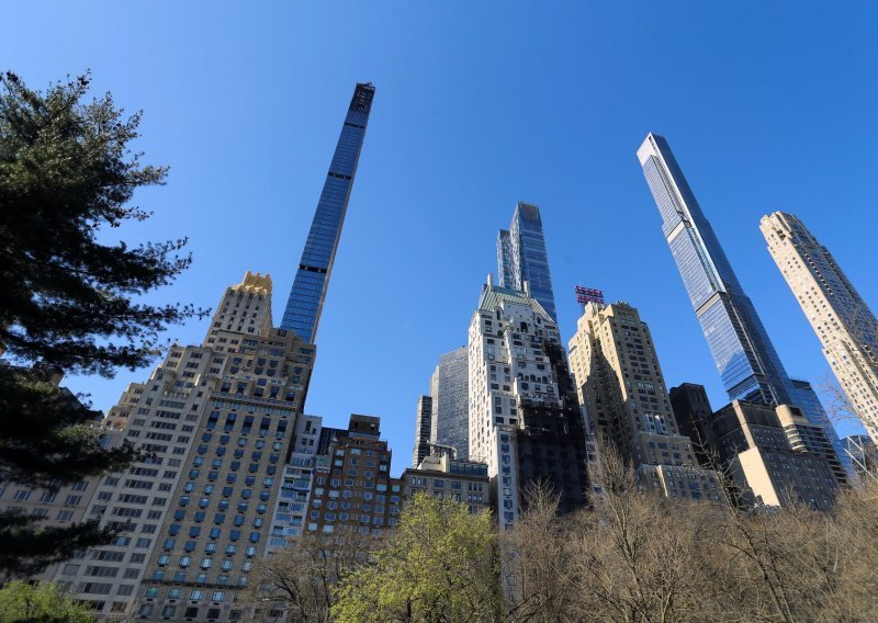 Steinway Tower: Manhattanska 'igla' basnoslovnih skupih i praznih stanova