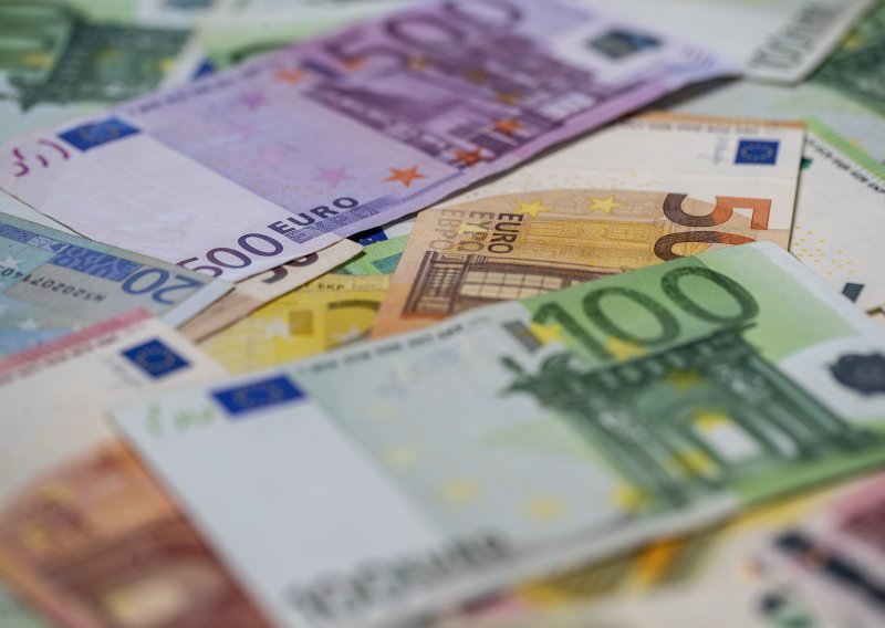 Konačna odluka o uvođenju eura u lipnju