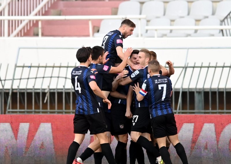 [VIDEO/FOTO] Pogledajte gol koji je šokirao navijače i igrače Hajduka, a fenjeraša Dragovoljca približio iznenađenju na Poljudu