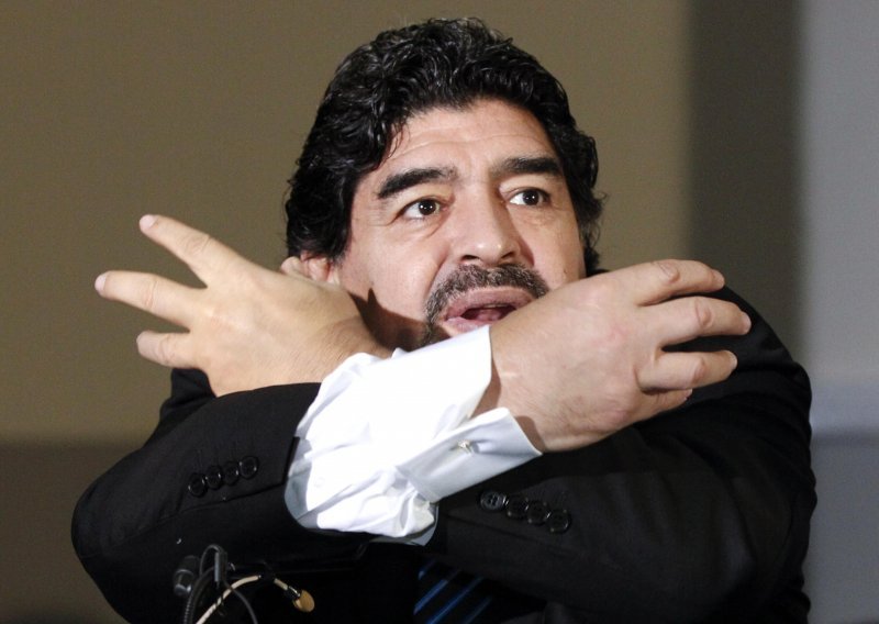 Maradona se obrušio na Blattera i nazvao ga diktatorom!