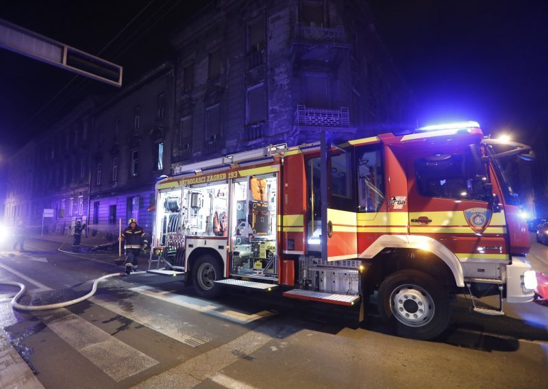 [FOTO/VIDEO] Drama u srcu Zagreba: Izgorio stan u Palmotićevoj, vatrogasci spašavali stanare