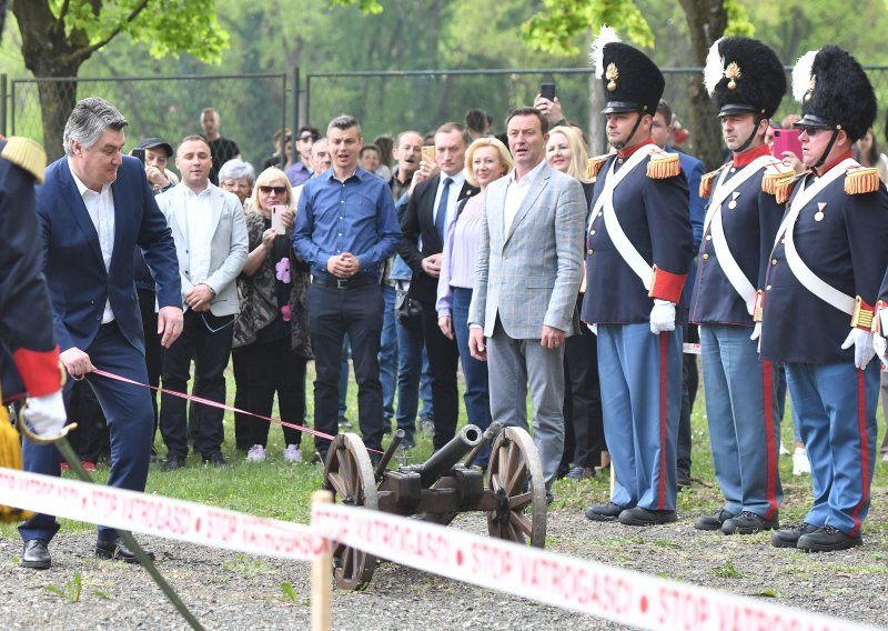 Milanović rafalno po nabavi Rafalea: Imamo 12 aviona s kravatom jer je debeli dječak ušao u tvornicu slatkiša... Topli su koliko je burek topao!