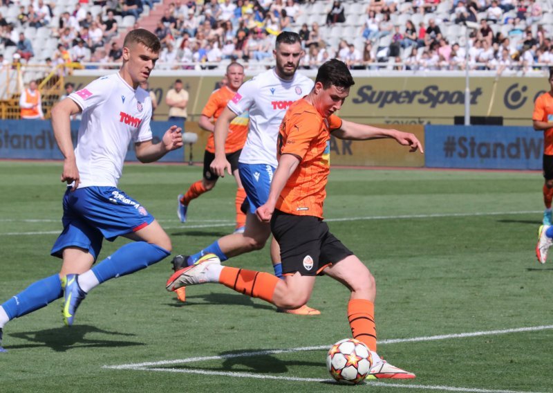 [FOTO] Hajduk i Šahtar na Poljudu odigrali bez pobjednika, sav prihod od ove utakmice ide za ukrajinsku djecu bez roditelja