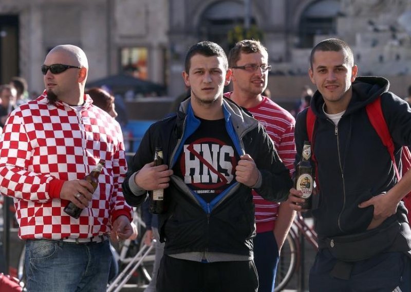 Petnaest hrvatskih navijača zadržano u Italiji do srijede
