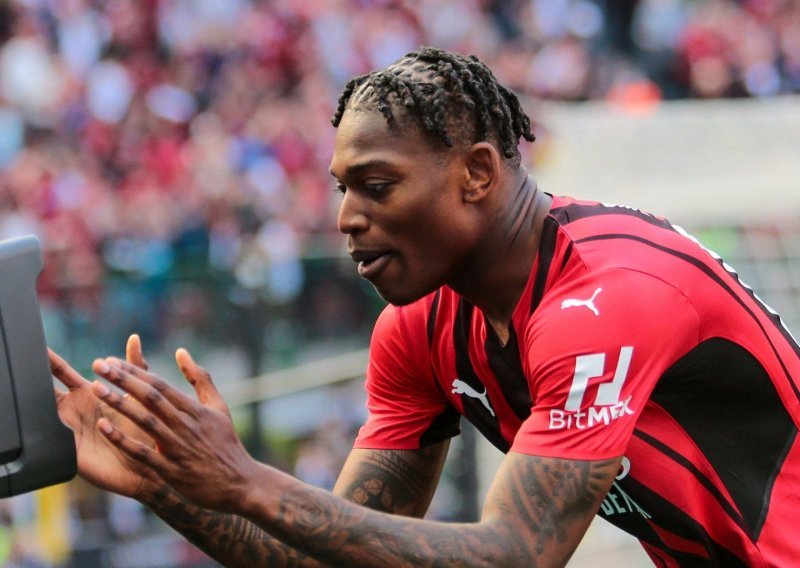 Milan od njega želi stvoriti novu superzvijezdu i spreman je dati mu trostruko veću plaću; kako će na ovu milijunsku ponudu odgovoriti PSG i Englezi?