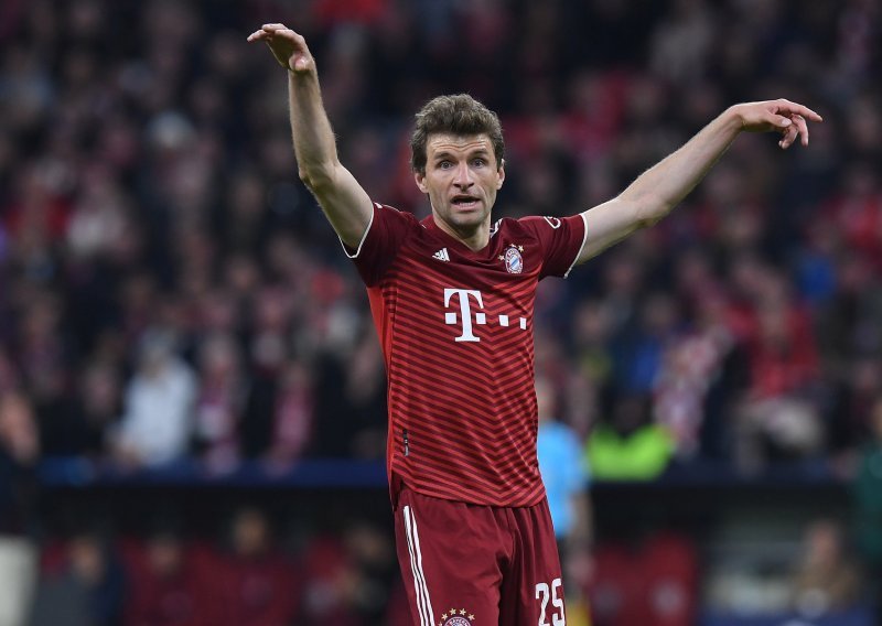 U Bayernu je kao igrač više od dva desetljeća, ispisao je povijest njemačkog nogometa, a sada je produljio ugovor na još dvije sezone