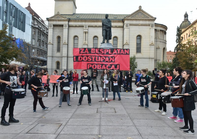 Stranke i udruge traže omogućavanje zakonskog prava na pobačaj