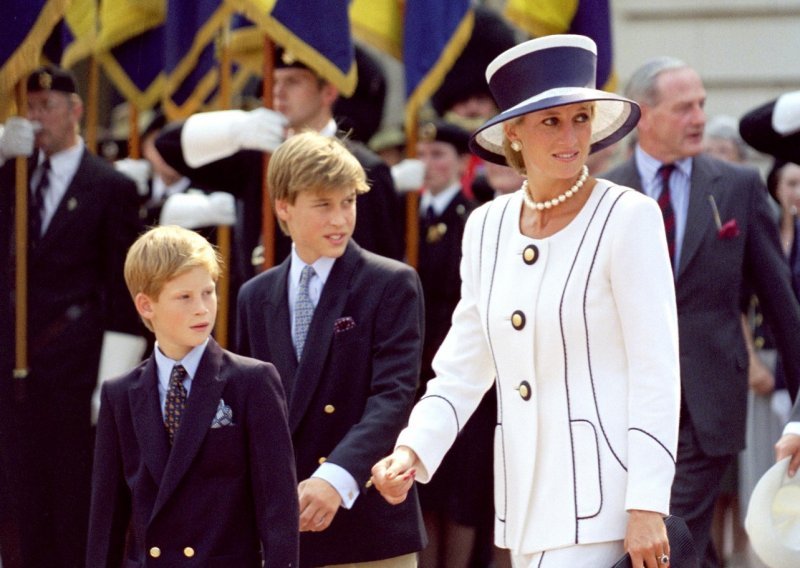 Prema sinovima se nije odnosila jednako: Princ William za Dianu je bio osoba od povjerenja, zbog čega ju je, za razliku od brata, i manje idealizirao