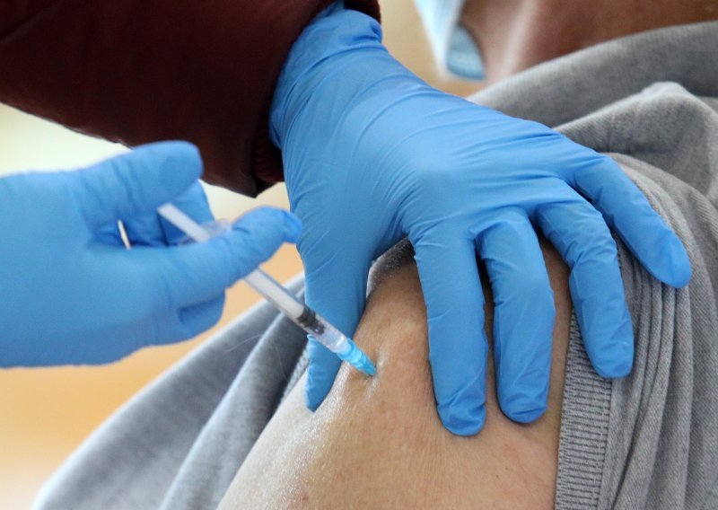 EMA se nada da će se prilagođena cjepiva protiv covid varijanti odobriti do jeseni