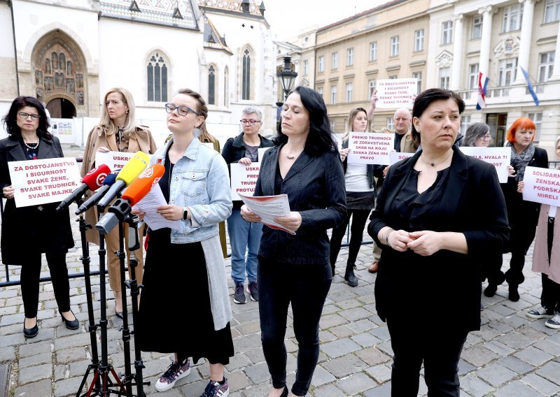 [FOTO/VIDEO] Udruge civilnog društva: Zahtijevamo hitnu medicinsku skrb za Mirelu Čavajdu, a odgovorne treba kazniti