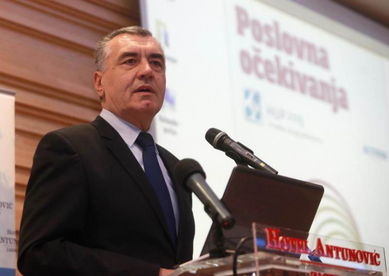 Ivica Mudrinić na Žutu postavio nadstrešnice koje želi legalizirati