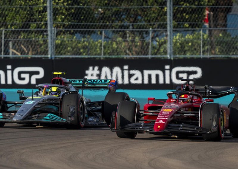 Ferrari je dominirao na prvom, a Mercedes na drugom treningu uoči utrke za Veliku nagradu Miamija