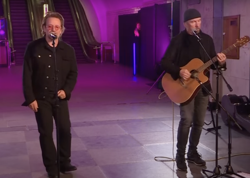 Bono Vox zapjevao za slobodu na stanici metroa u Kijevu