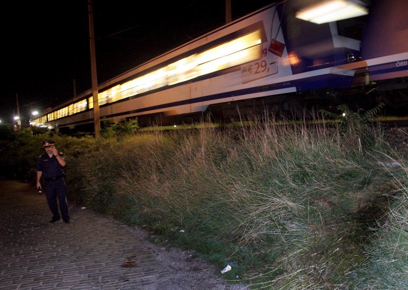 Vlak kod Beča iskočio iz tračnica, jedna osoba poginula, 11 ozlijeđeno