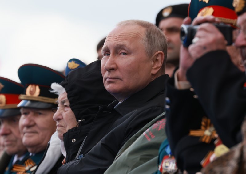 Putin Scholza uvjeravao da je u Ukrajini bori protiv nacističke ideologije