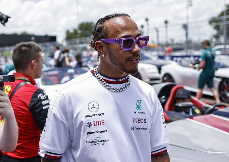 Lewis Hamilton i dalje ignorira zabranu te riskira novčanu kaznu i kaznene bodove