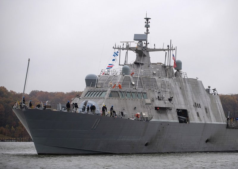 Prema Crnom moru plovi moćan američki borbeni brod: Zastrašujuće je brz, a ovo su mu uže specijalnosti