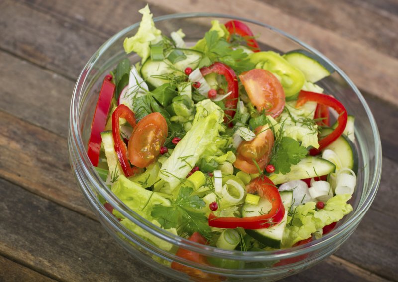 Evo zašto ne mršavite iako jedete samo salate