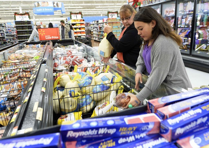 Potrošnja u studenom porasla 3,2 posto, 16. mjesec zaredom