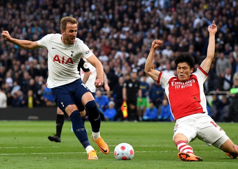 Tottenham je u londonskom derbiju razbio Arsenal i tako ostao u igri za plasman u Ligu prvaka