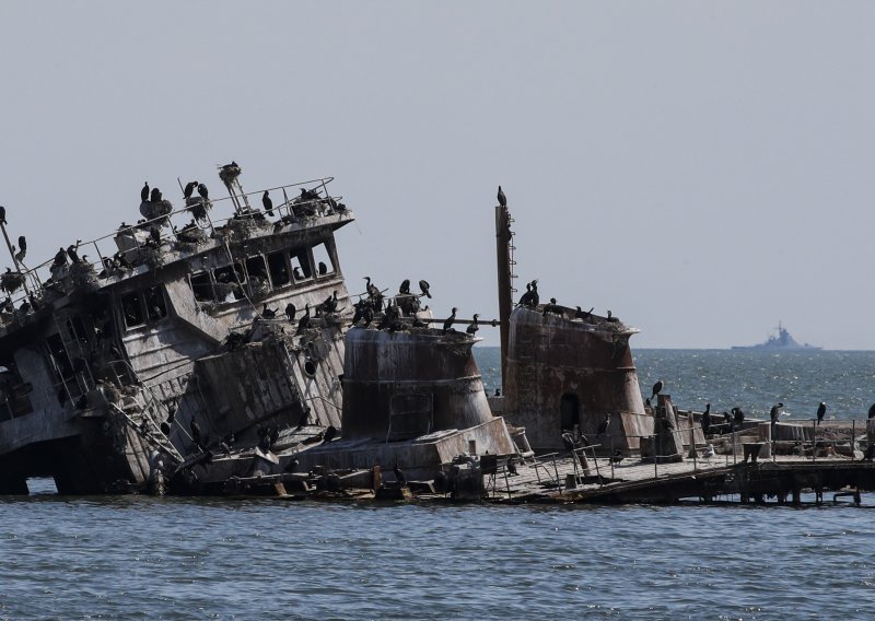 Ukrajinske snage oštetile još jedan brod ruske mornarice, pogođen je blizu Zmijskog otoka