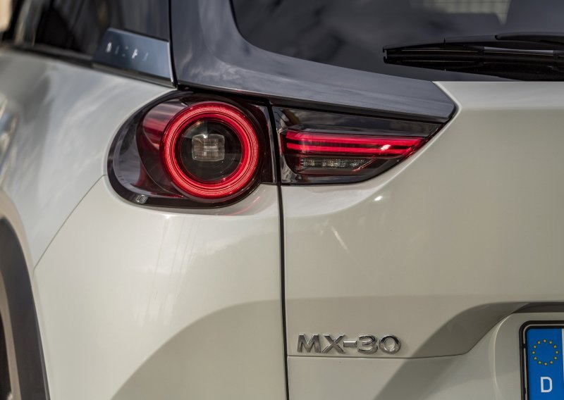 [FOTO] Mazda predstavlja MX-30 s novim pogonskim sklopom: Električni generator pokreće novorazvijeni rotacijski motor