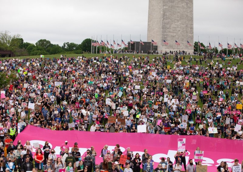 Deseci tisuća Amerikanaca u hodu za pravo na pobačaj u SAD-u