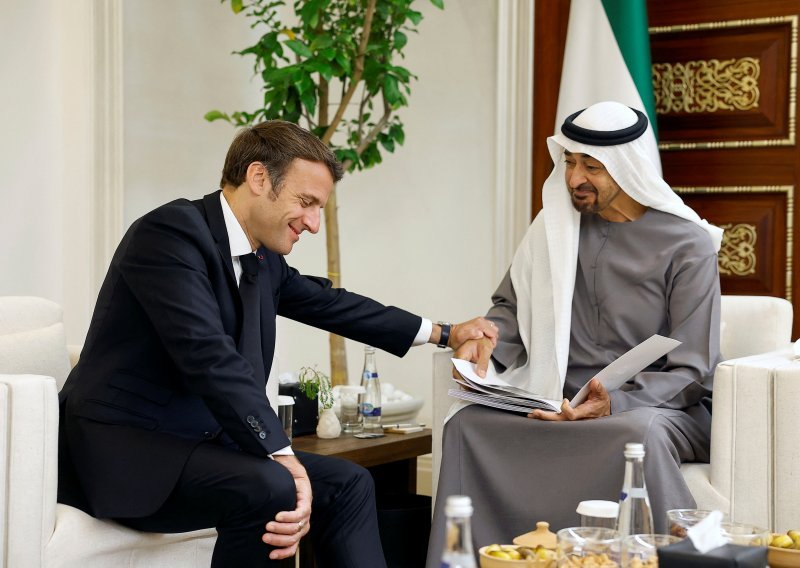 Novi čelnik Emirata sastao se s Macronom, svjetski čelnicu stižu u Abu Dabi odati počast preminulom šeiku