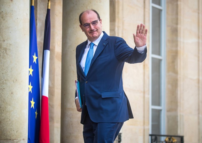 Francuski premijer podnio ostavku uoči očekivane rekonstrukcije vlade
