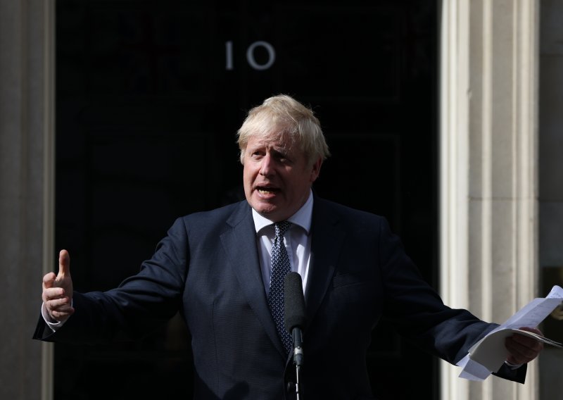 Boris Johnson: BiH je izložena najvećoj prijetnji opstanku nakon rata, šaljemo pomoć