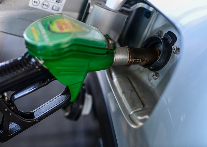 Benzin opet skuplji, dizel pojeftinio. Pogledajte nove cijene goriva