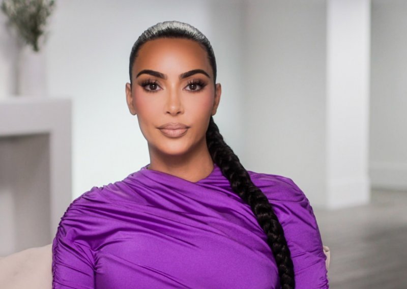 Kim Kardashian ponovno na udaru kritika zbog photoshopa: Stručnjaci tvrde da je ovoga puta zaista pretjerala