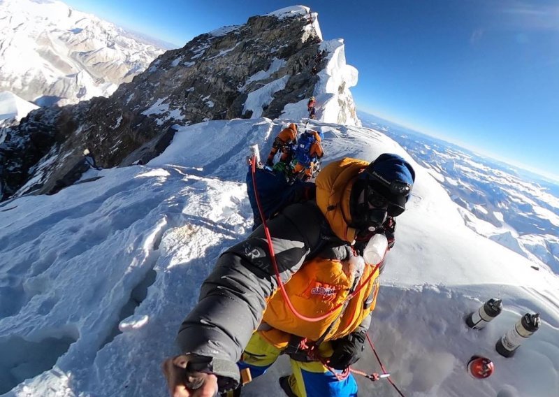 Zadranin na krovu svijeta: Den Eror najmlađi Hrvat koji je osvojio Mount Everest