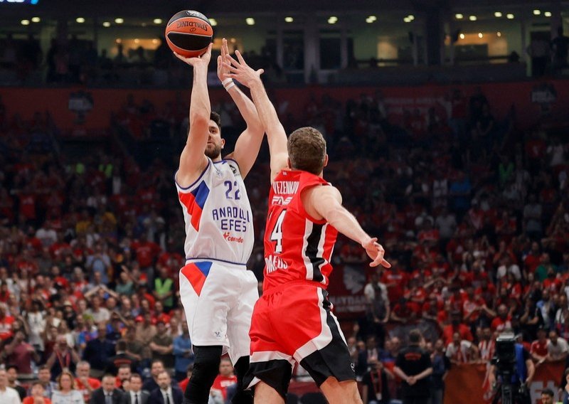 [VIDEO/FOTO] Dramatična utakmica; Anadolu Efes tricom sa sirenom izborio finale Eurolige