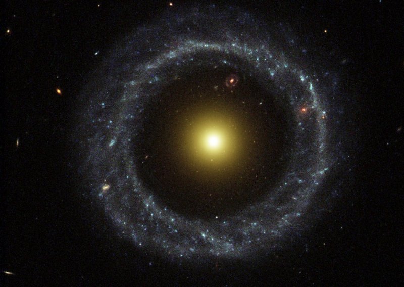 Pogledajte svu raskoš prstenastih galaksija: Nastale su kozmičkim sudarima, a u sebi kriju opasne mrtve zvijezde