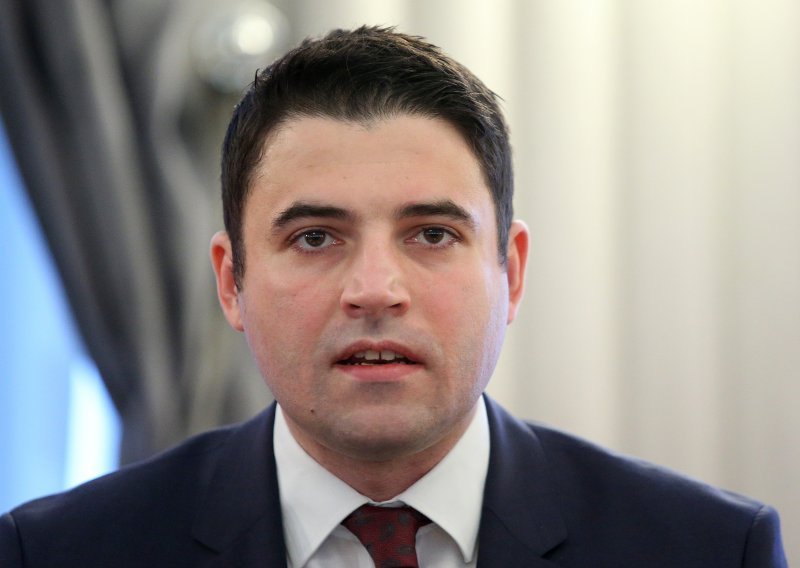 SDP reže plaće zaposlenicima, zastupnicima veća članarina