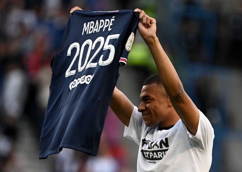 Službeno je! Kylian Mbappe ostaje u Parizu, poslao je poruku navijačima PSG-a, a zna se i na koliko godina je novi ugovor