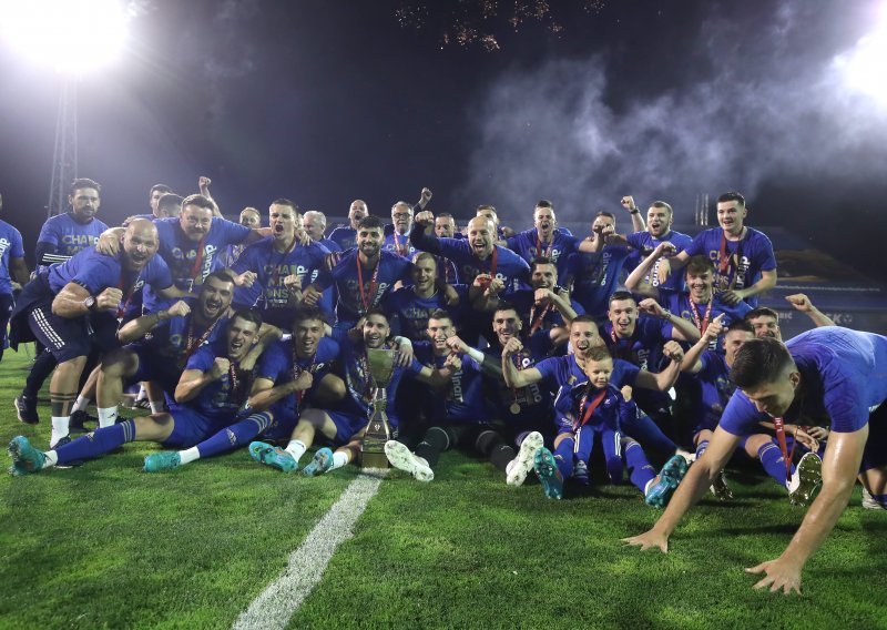 [VIDEO/FOTO] Dinamo proslavio titulu pobjedom protiv najvećeg rivala; Livaja zamalo pokvario feštu 'Modrima', ali za Hajduk su kobne bile zadnje minute