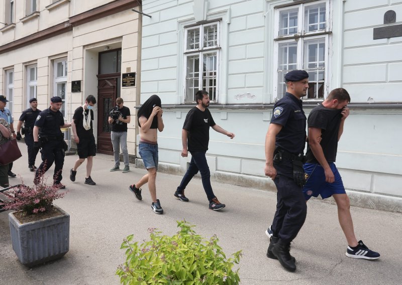 Određen istražni zatvor za 42 navijača Hajduka