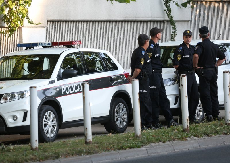 Pred zgradom Predsjedništva BiH uhićen policajac iz osiguranja, optužen je zbog trgovine drogom