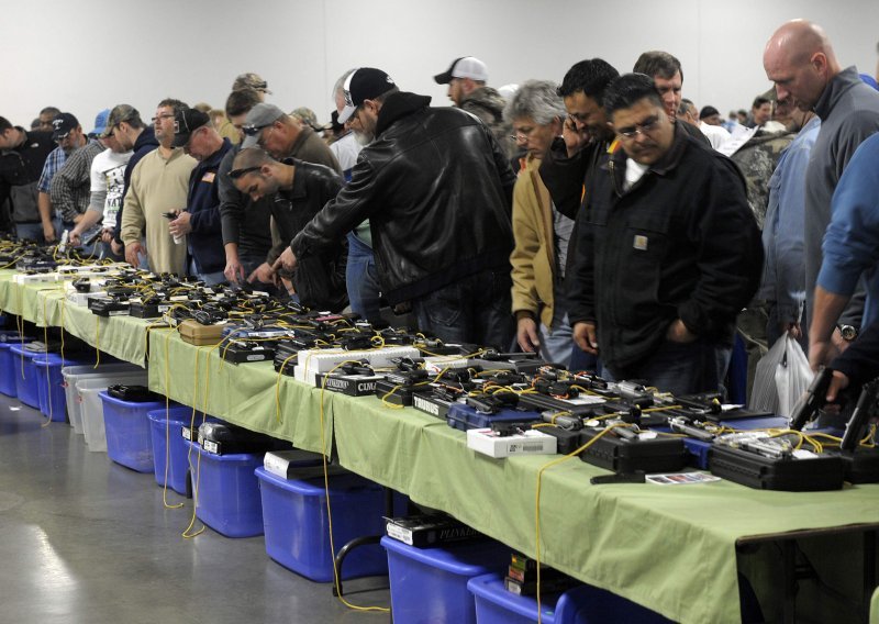Osumnjičeni teroristi u SAD-u mogu i dalje kupovati oružje