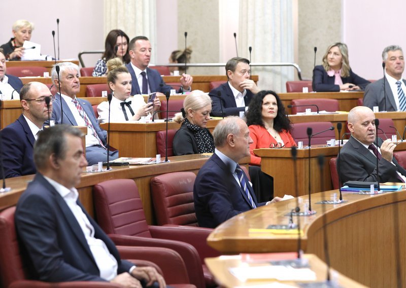 Puljak se pita jesu li žene hodajući inkubatori, Vrkljan proziva djecu komunističkih moćnika, a Jandroković mu poručuje: Vi ste tipičan primjer