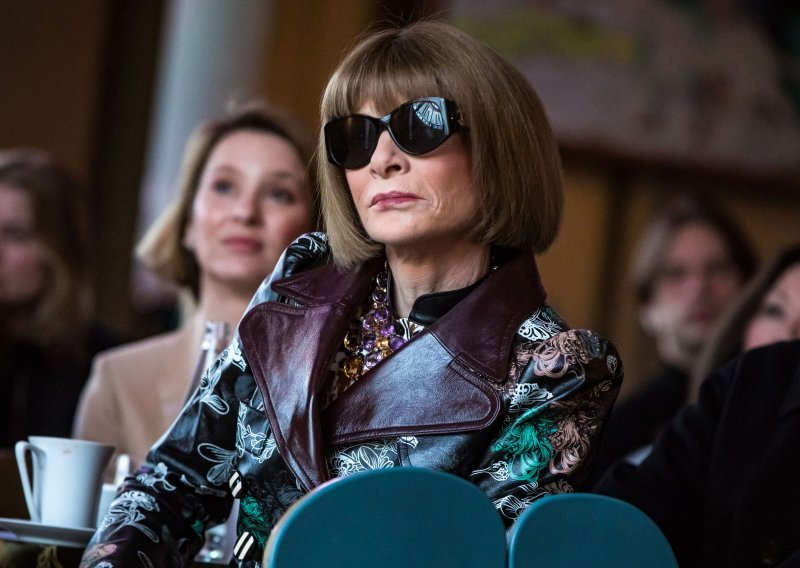 Rutina je zaslužna za njezin uspjeh: Anna Wintour svakoga jutra ustaje u 5 sati, pola sata provodi kod frizera, a potom je limuzina vozi na posao kako bi stigla prije svih