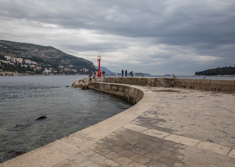 Popodne stiže novo naoblačenje, a zatim kiša s grmljavinom